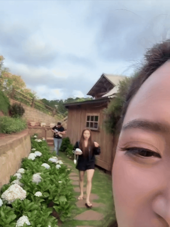 Nhã Phương check-in tại biệt thự đẹp như thơ của gia đình