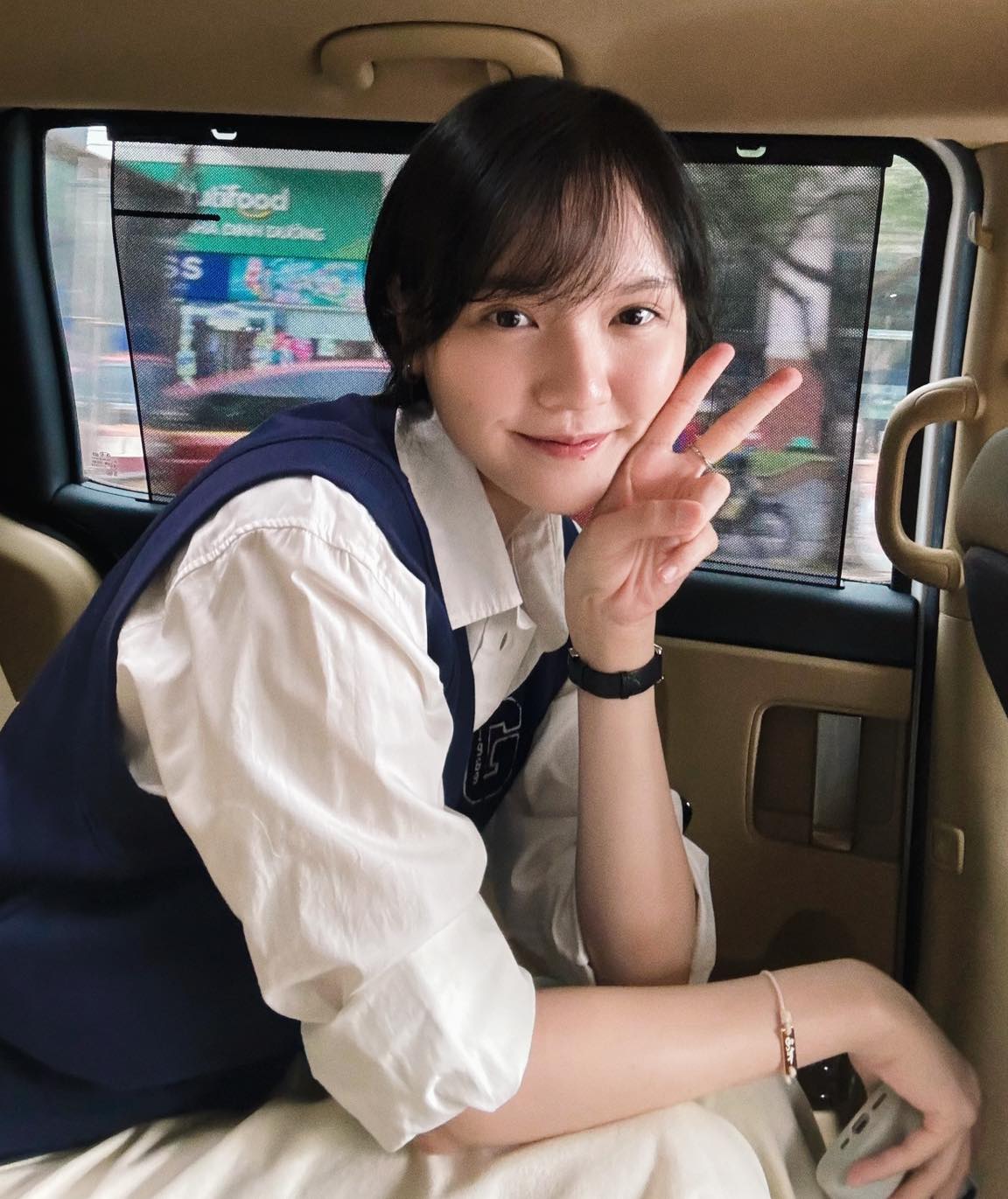 Hải Tú đi du học, thành thạo 3 thứ tiếng.