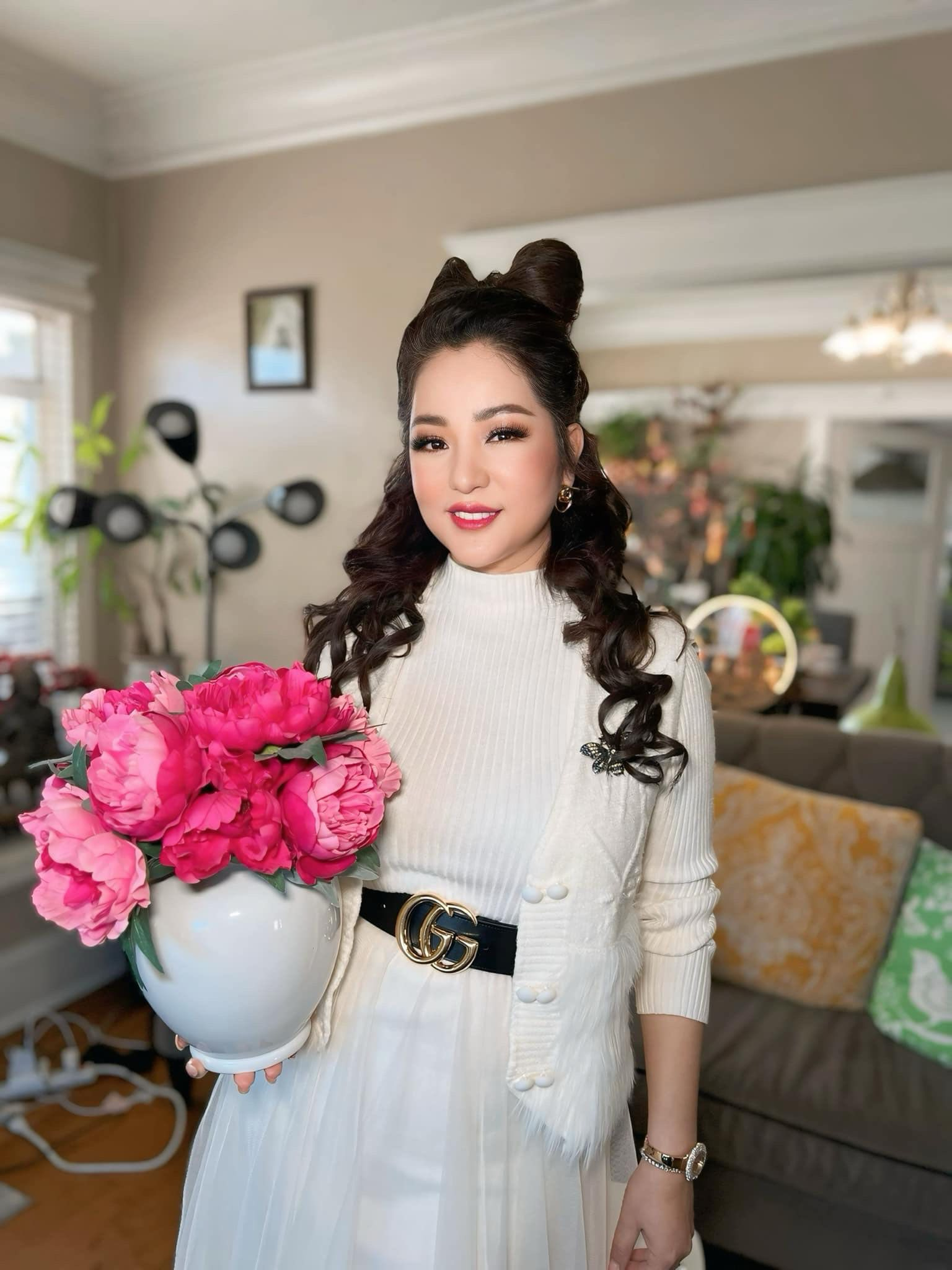 Nữ NSƯT 50 tuổi vẫn trẻ đẹp: Làm mẹ đơn thân, sống yên bình trong cơ ngơi sang xịn