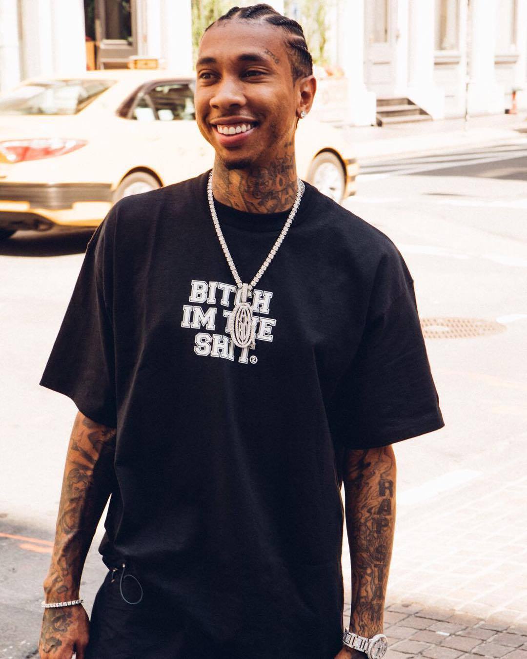 Trong khi đó, Tyga là một siêu sao Hip-hop đình đám toàn cầu