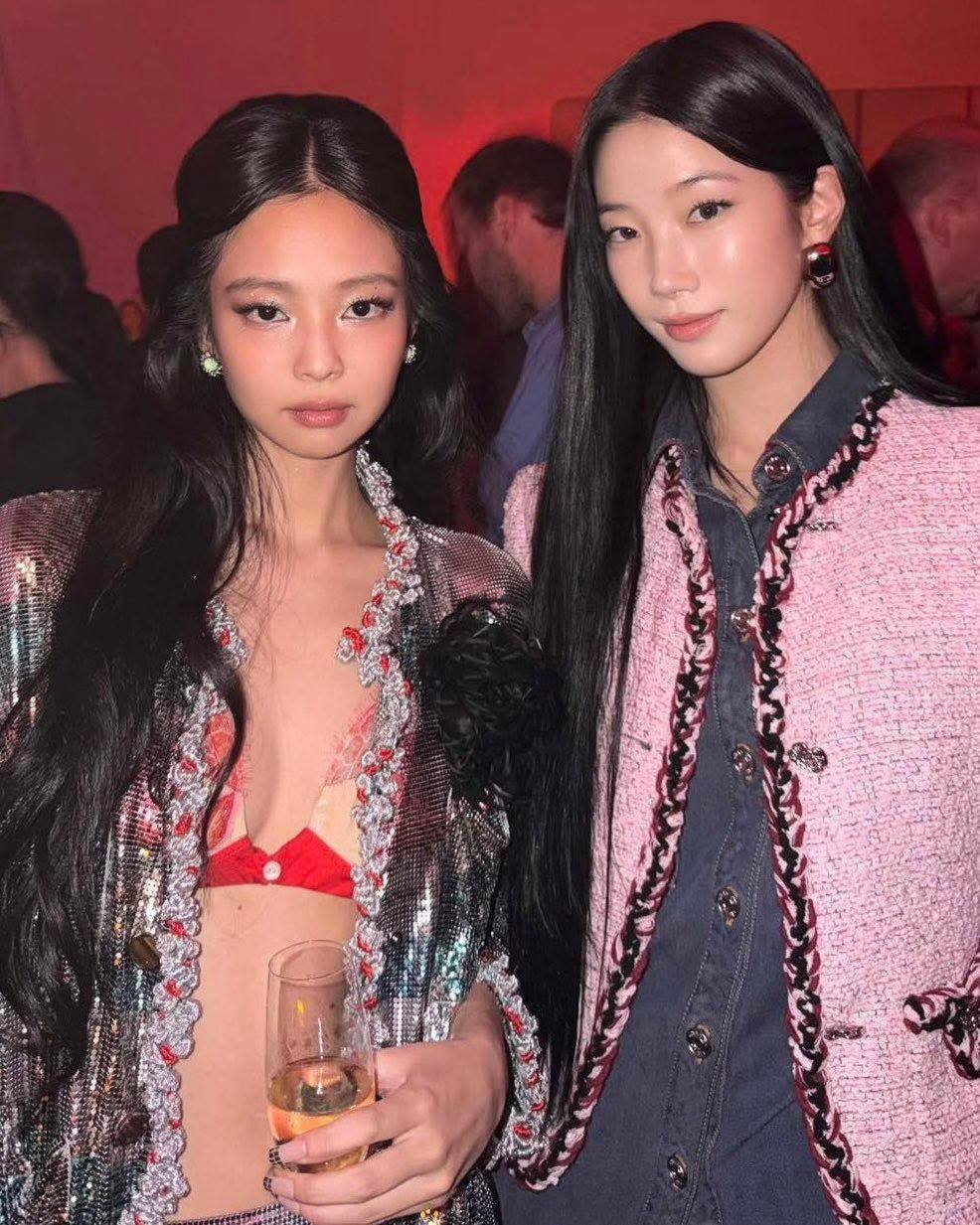 Kazuha cùng Jennie gây sốt với khung hình rất