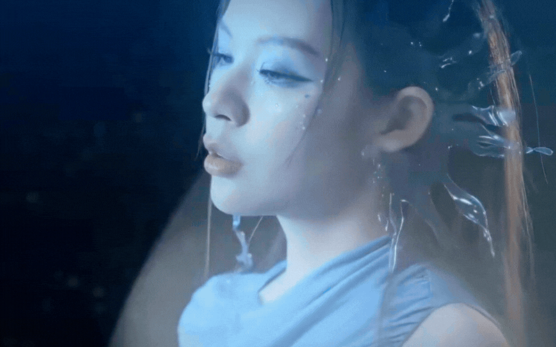 Phí Phương Anh bao giờ thì hết “kí sinh” Sơn Tùng?