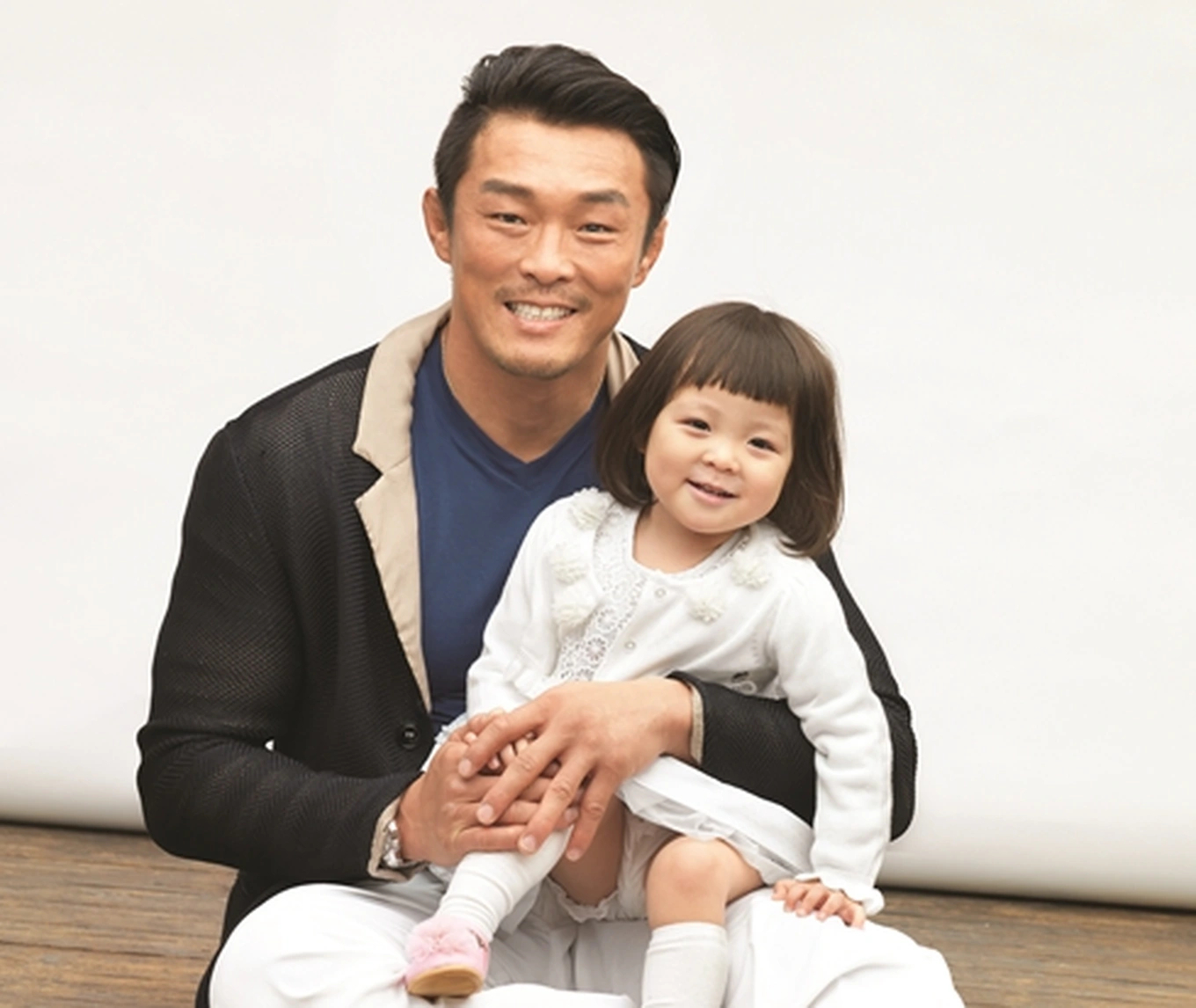 Dụi mắt mãi vẫn không tin đây là “thiên thần nhí” Choo Sarang, đứng cạnh Jang Won Young còn tưởng 1 cú lừa