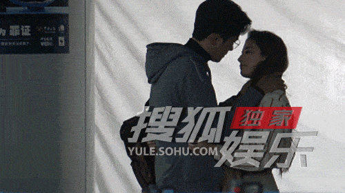 Hai nghệ sĩ diễn xuất rất tự nhiên và bị cho là hẹn hò từ đó