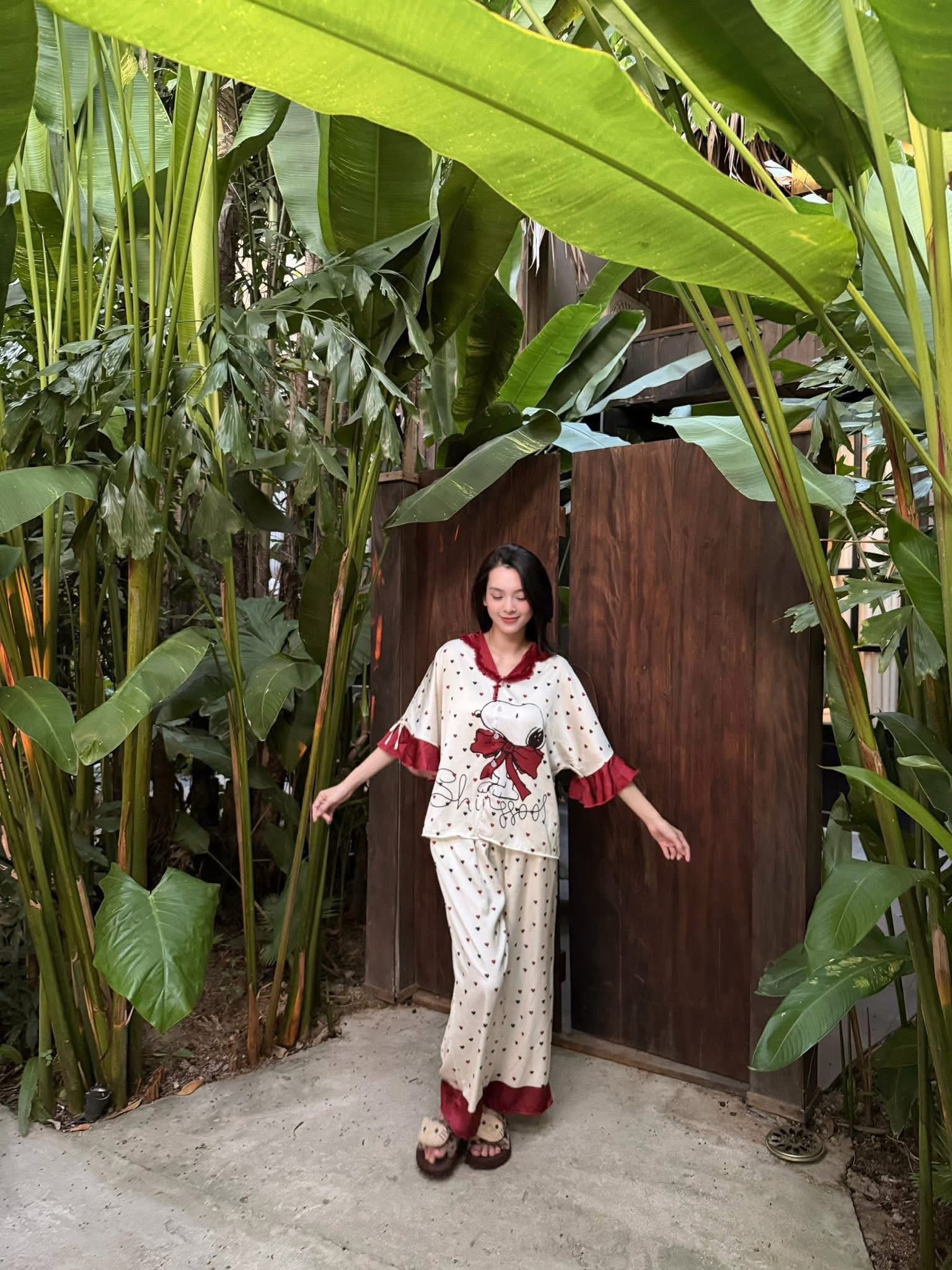 Mỹ nhân showbiz tái hôn với thiếu gia miền Tây: Sống trong nhà vườn rộng 12.000m², góc nào cũng chill hết nấc