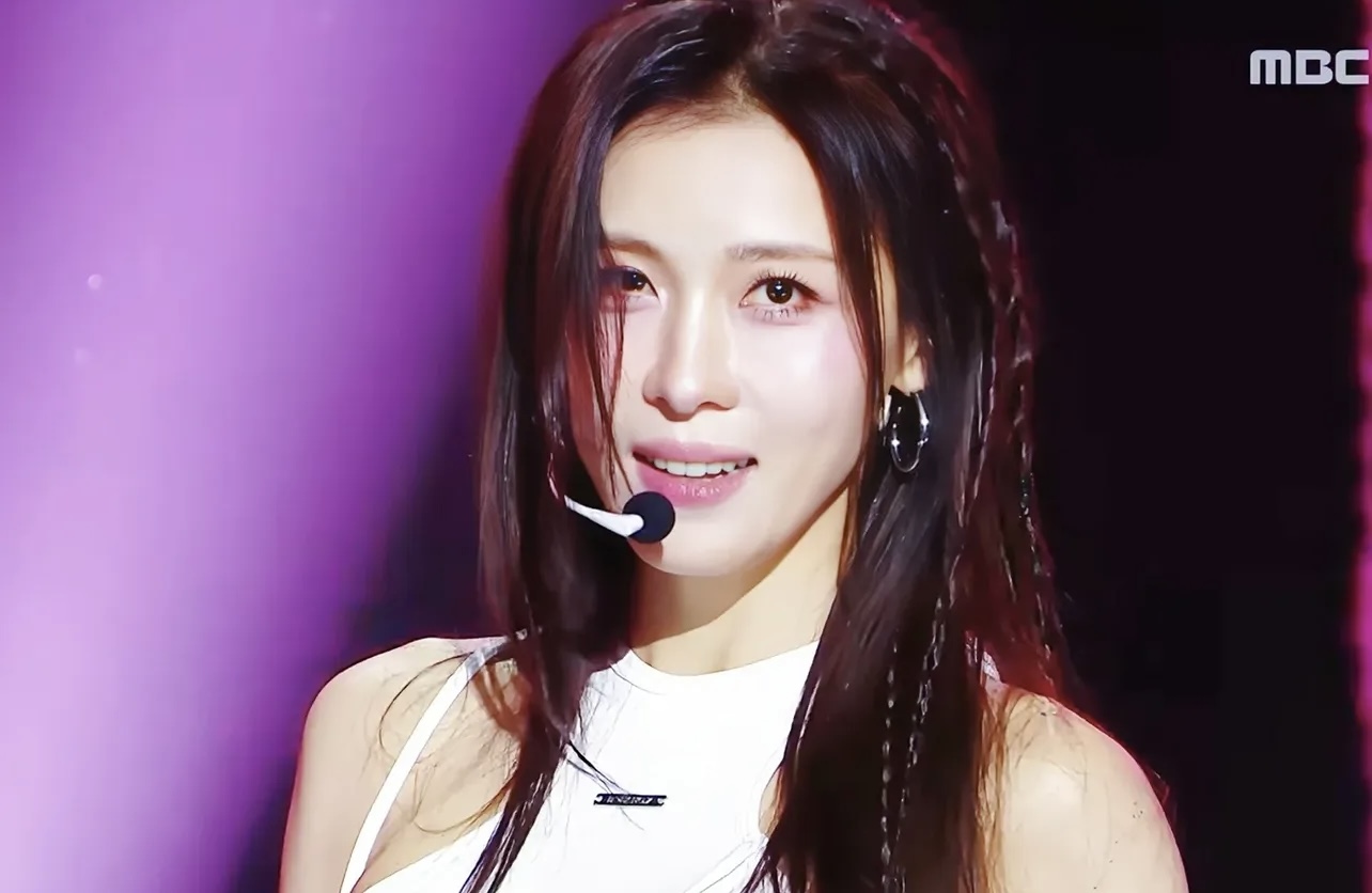 Ha Ji Won cực sáng sân khấu, không ai nghĩ cô đã ở độ tuổi U50. (Ảnh: Instagram)