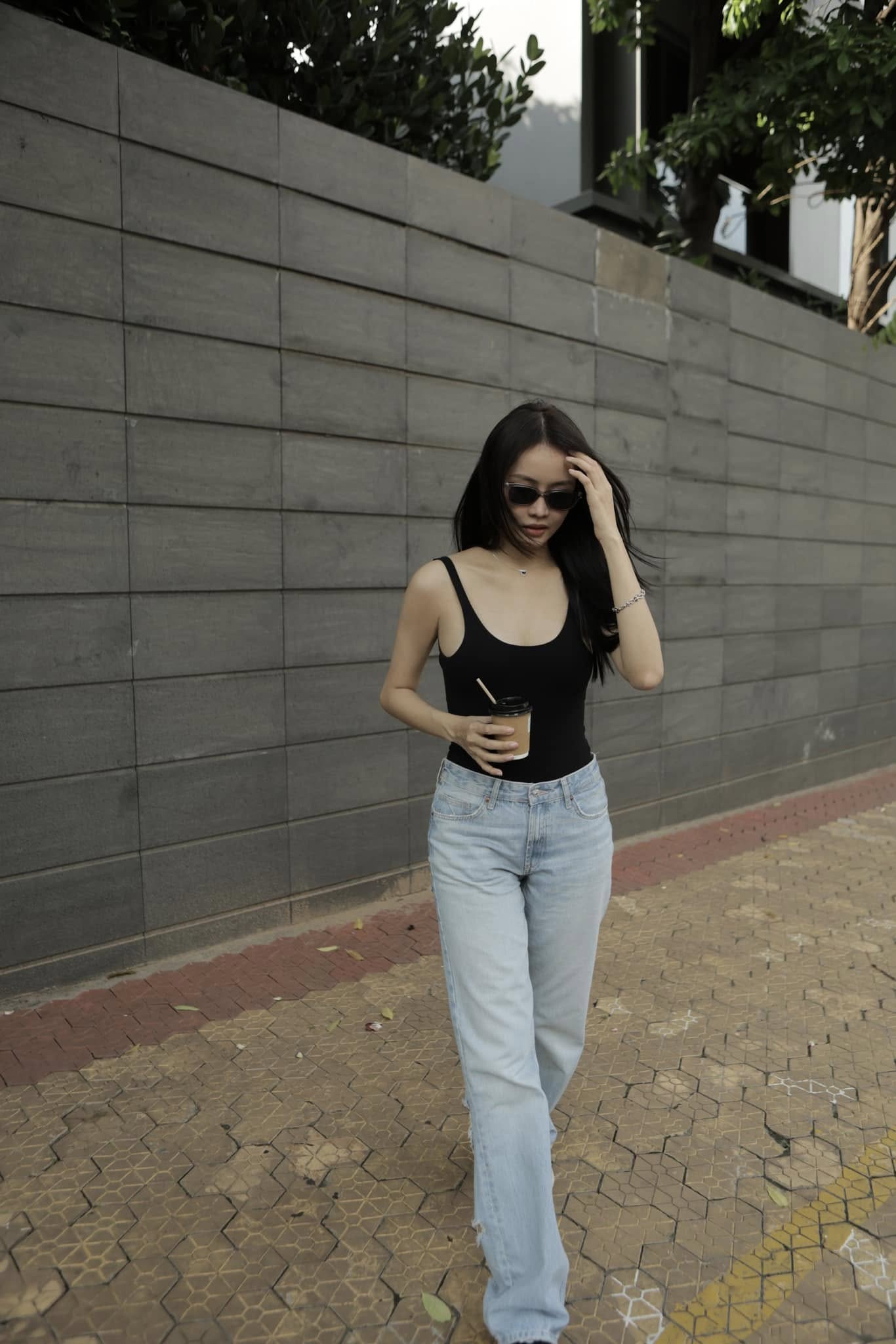 Mỹ nhân showbiz 31 tuổi vẫn sành điệu ngang gái trẻ, không ai tin cô ấy đã làm mẹ 2 con