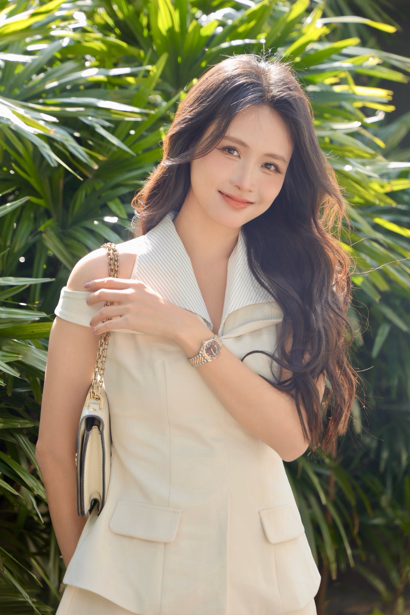 Mỹ nhân showbiz 31 tuổi vẫn sành điệu ngang gái trẻ, không ai tin cô ấy đã làm mẹ 2 con