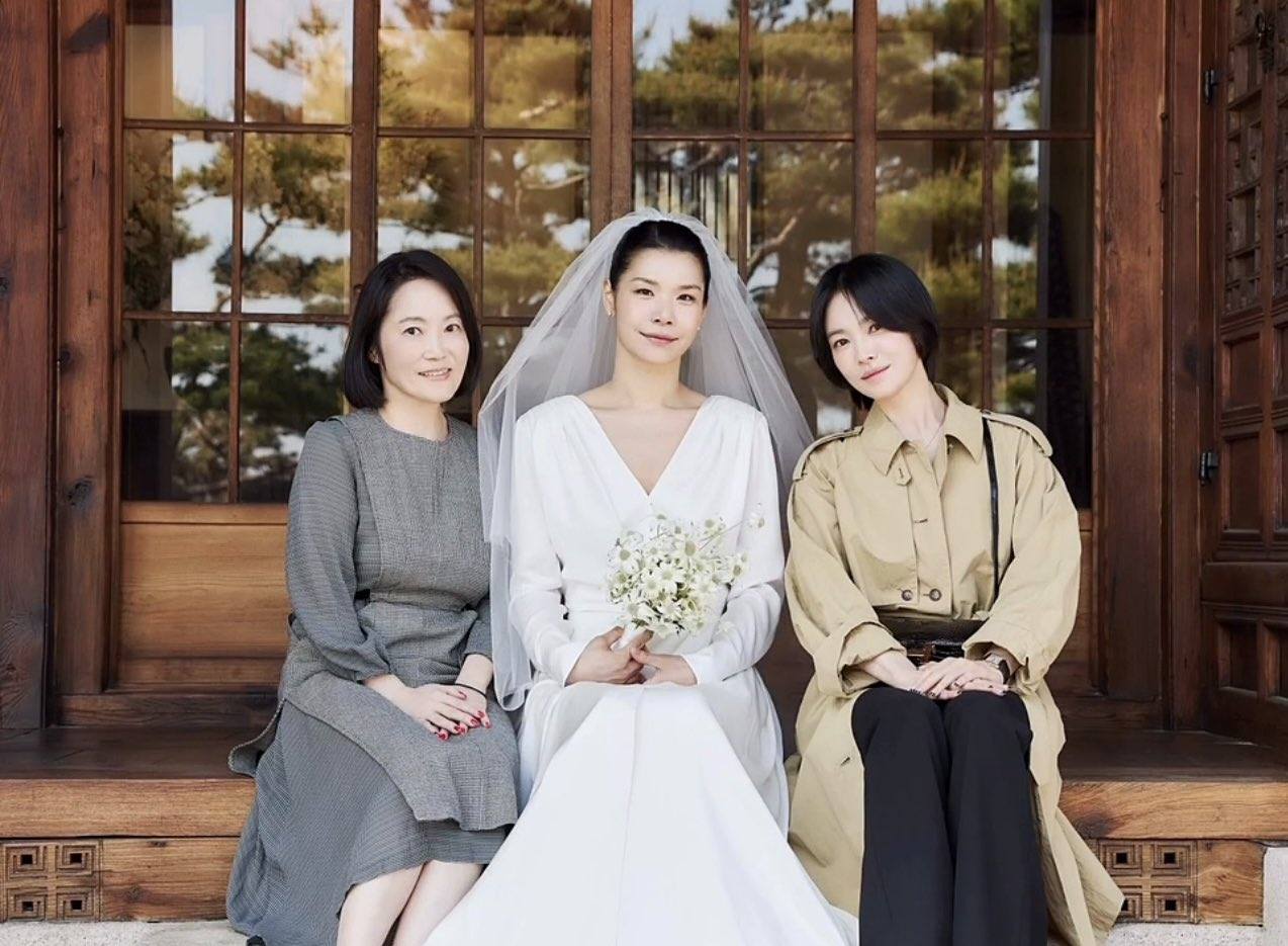 Không cần diện trang phục cầu kỳ, Song Hye Kyo vẫn thu hút mọi ánh nhìn nhờ nhan sắc trẻ đẹp, quyến rũ ở tuổi 45. Ảnh: X