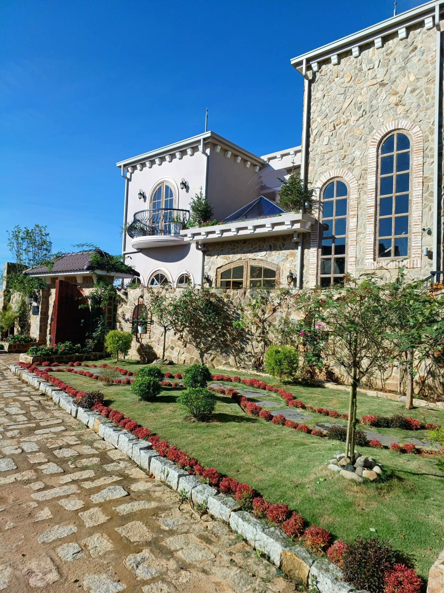 Biệt thự của Hoa hậu Thu Hoài