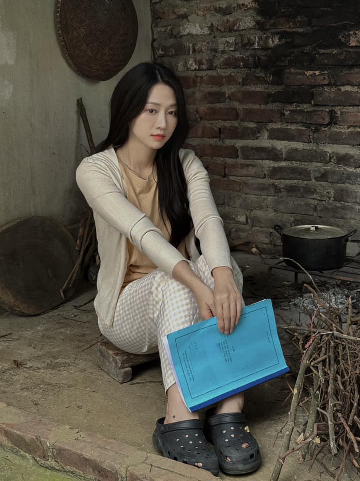 Lê Bống dạo này làm MC, diễn viên. 