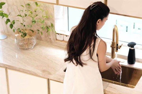 “Mỹ nhân đắt giá nhất showbiz” ở biệt thự 30 tỷ ven sông giữa lòng Thảo Điền: Đẳng cấp thượng lưu là đây!