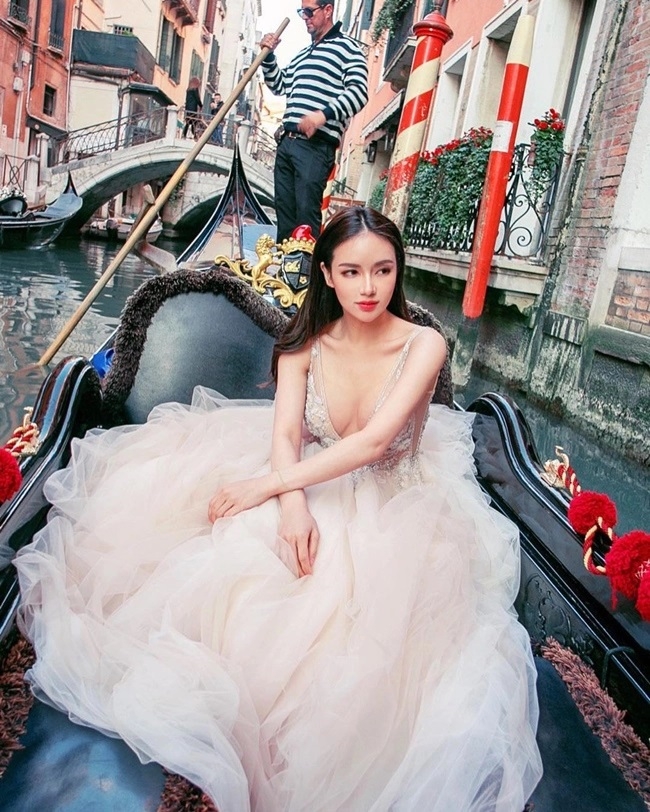 K.L - “Richkid số 1 Châu Á”, bạn thân Ronaldo nổi từ 10 năm trước: 2 lần ly hôn, gương mặt từng xinh nhất giờ lạ lắm!