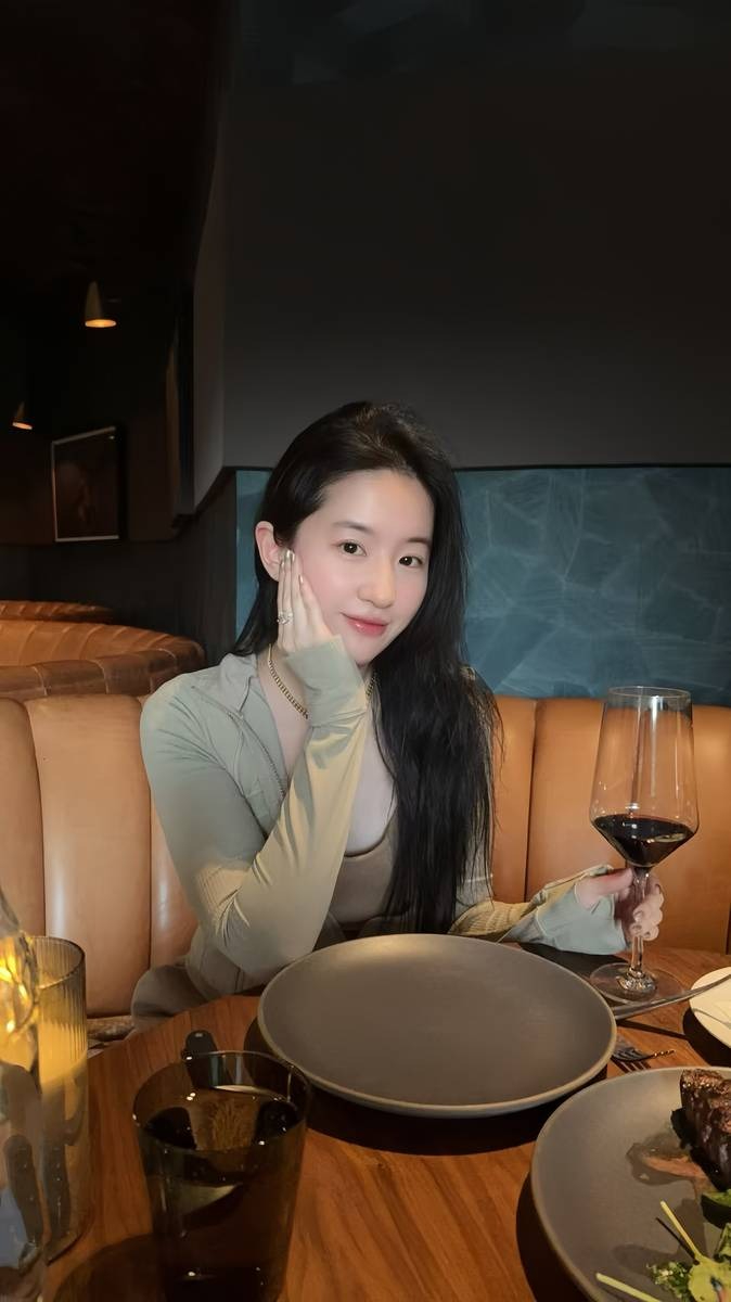 Vạn vật đều thua khi Lưu Diệc Phi tháo kính: Đẹp đến tận cùng, chỉ ước cô đừng đeo gì lên mặt nữa