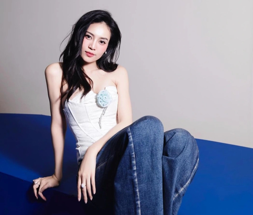 Ngọc nữ showbiz U40 vẫn đẹp như tượng tạc, cứ đi biển là có ảnh triệu like