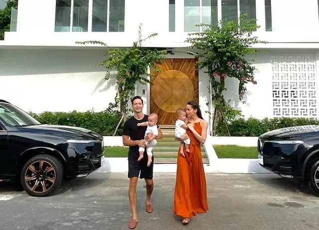 “Mỹ nhân đắt giá nhất showbiz” ở biệt thự 30 tỷ ven sông giữa lòng Thảo Điền: Đẳng cấp thượng lưu là đây!