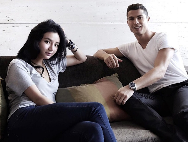 Năm 2017, khi Kim Lim sinh con trai đầu lòng, Cristiano Ronaldo từng trực tiếp đến bệnh viện thăm cô.
