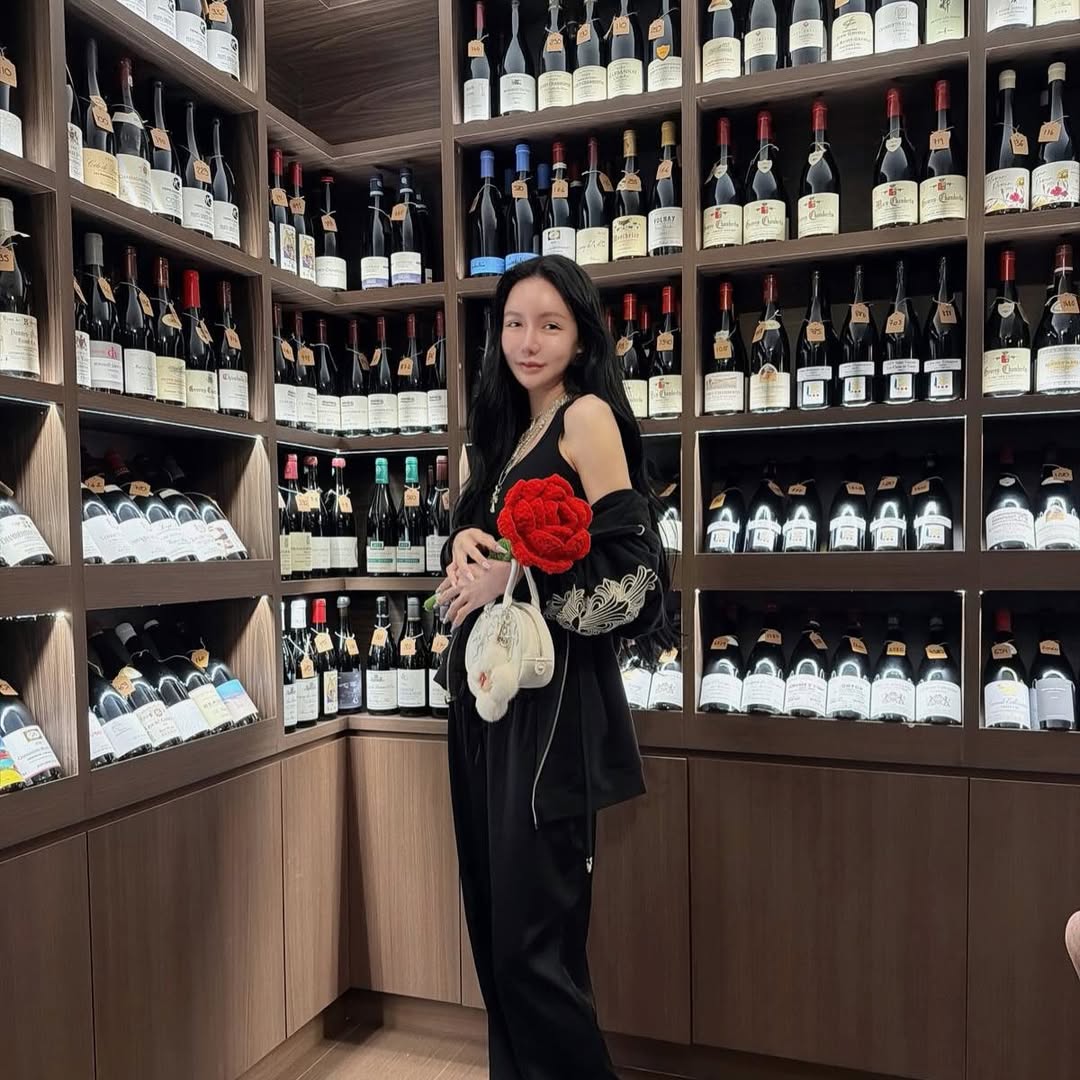 K.L - “Richkid số 1 Châu Á”, bạn thân Ronaldo nổi từ 10 năm trước: 2 lần ly hôn, gương mặt từng xinh nhất giờ lạ lắm!