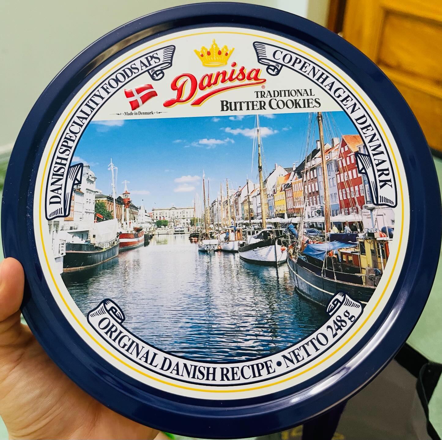 Nguồn gốc của “hộp bánh kim chỉ” quốc dân Danisa khiến người Việt bất ngờ