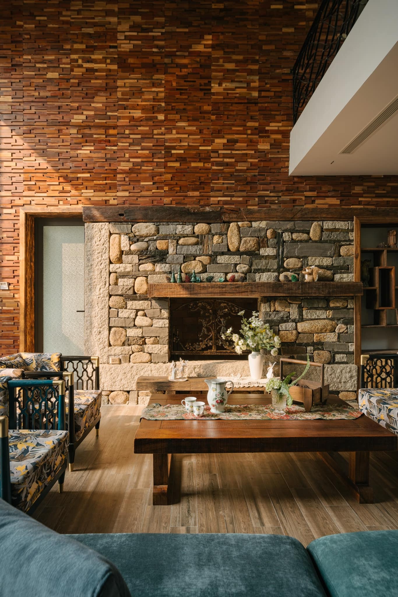 Sao nam hạng A cưới cô bạn thanh mai trúc mã: Mua đứt biệt thự rộng 4.000m², bước vào ngỡ đang ở resort cao cấp