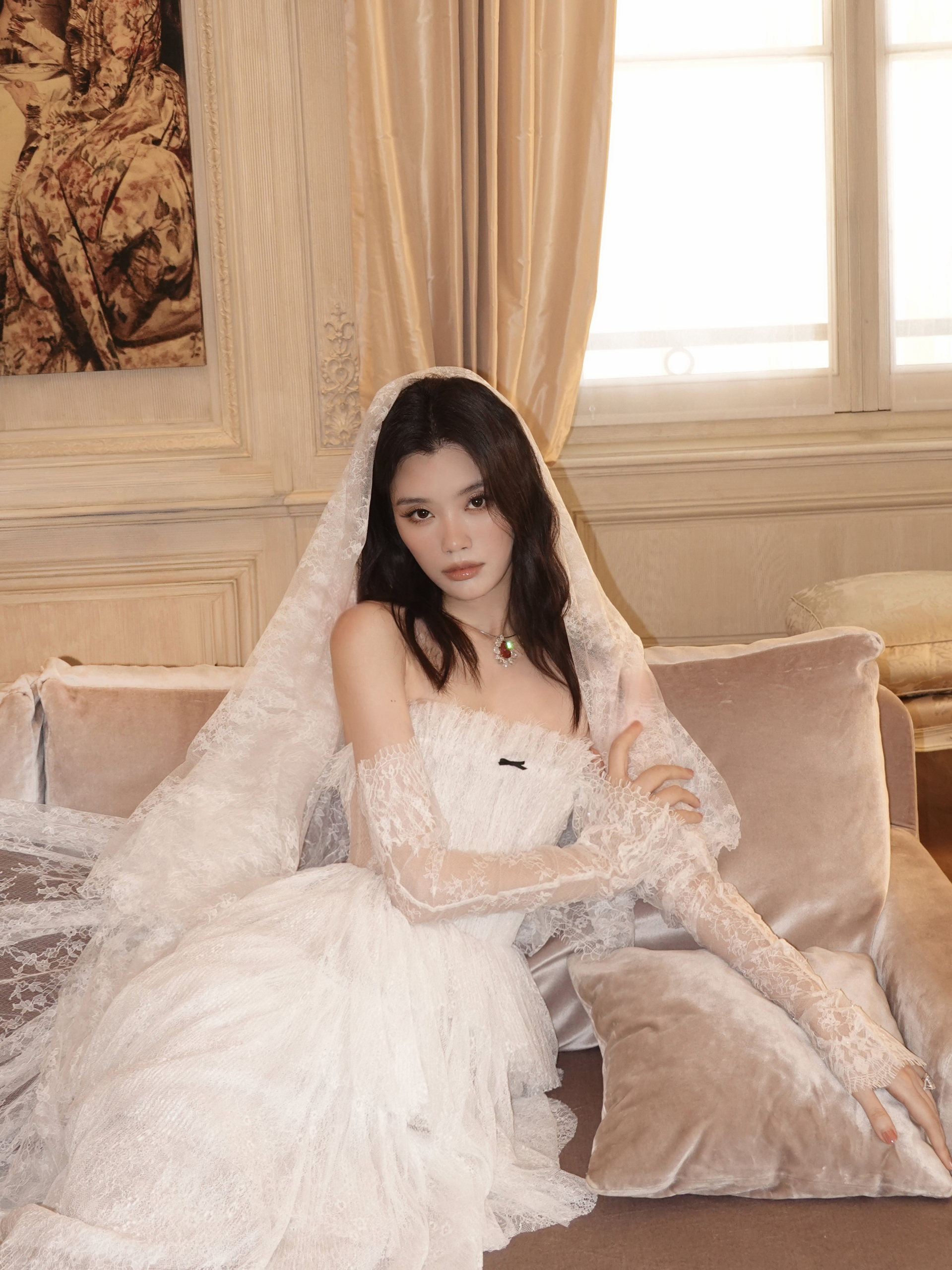Montsand - brand Việt xuất hiện trong bộ ảnh pre-wedding của siêu mẫu Hề Mộng Dao.