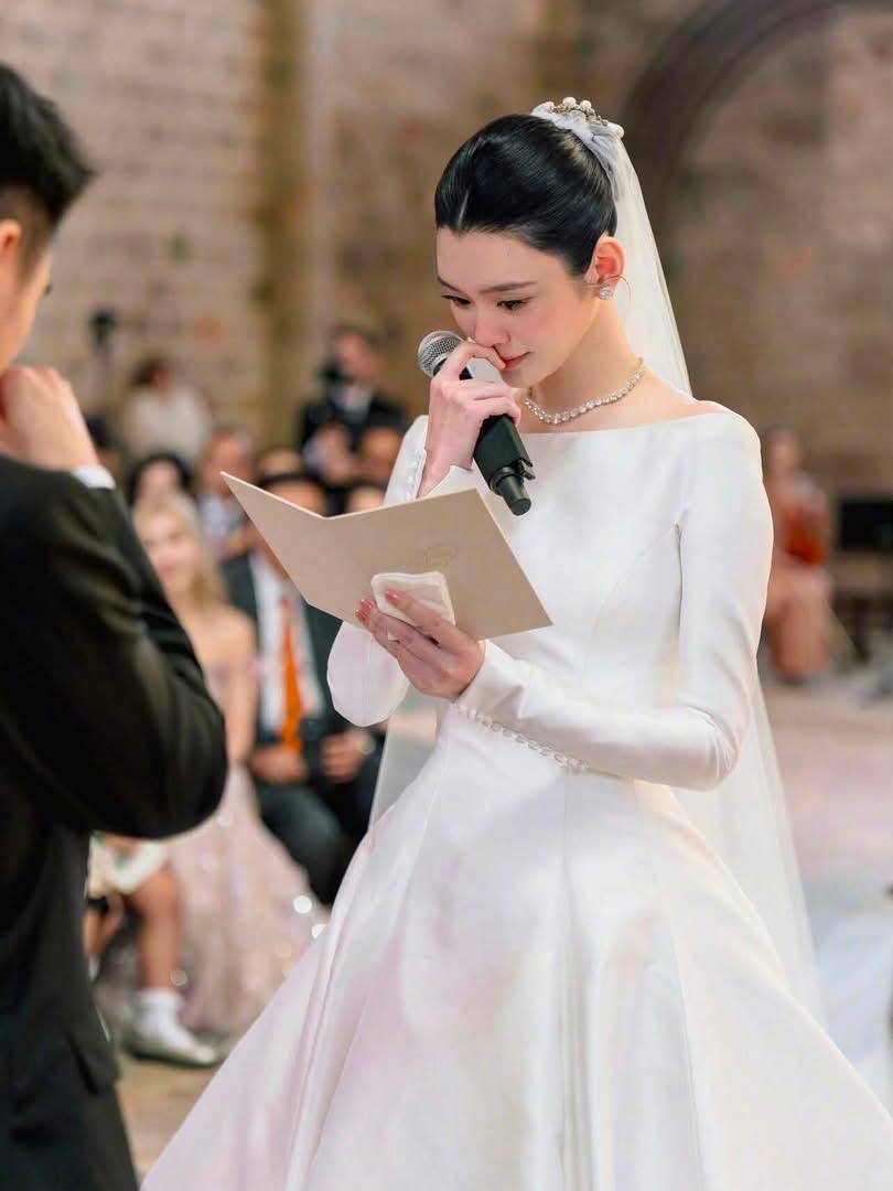 Đám cưới của nàng dâu gia tộc nghìn tỷ Hề Mộng Dao: 3 tạo hình đắt giá ngang cả một gia tài