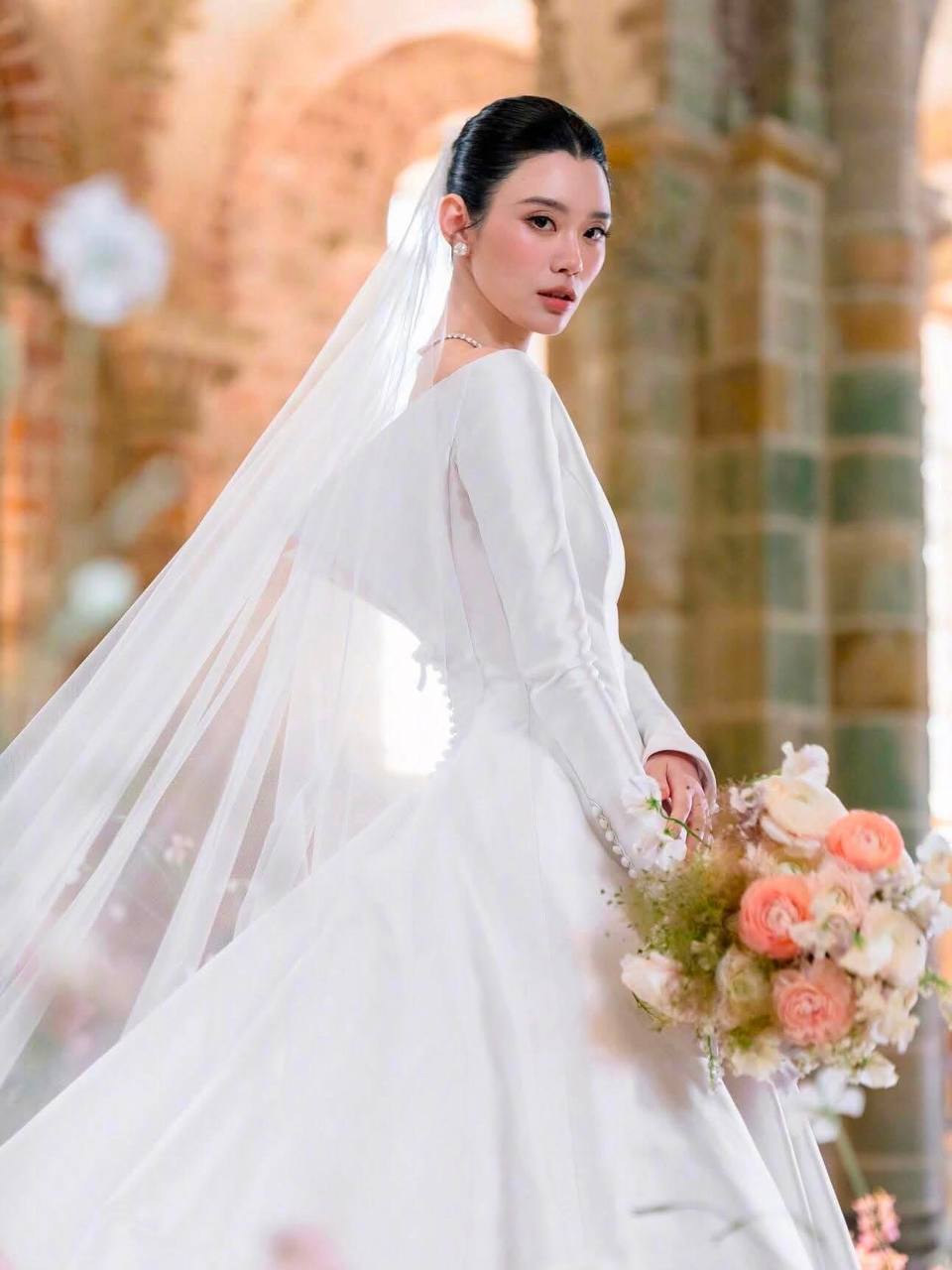 Đám cưới của nàng dâu gia tộc nghìn tỷ Hề Mộng Dao: 3 tạo hình đắt giá ngang cả một gia tài