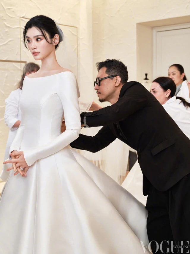 Hề Mộng Dao chính là cô dâu Dior đầu tiên dưới thời đại Jonathan Anderson. (Ảnh: Weibo)