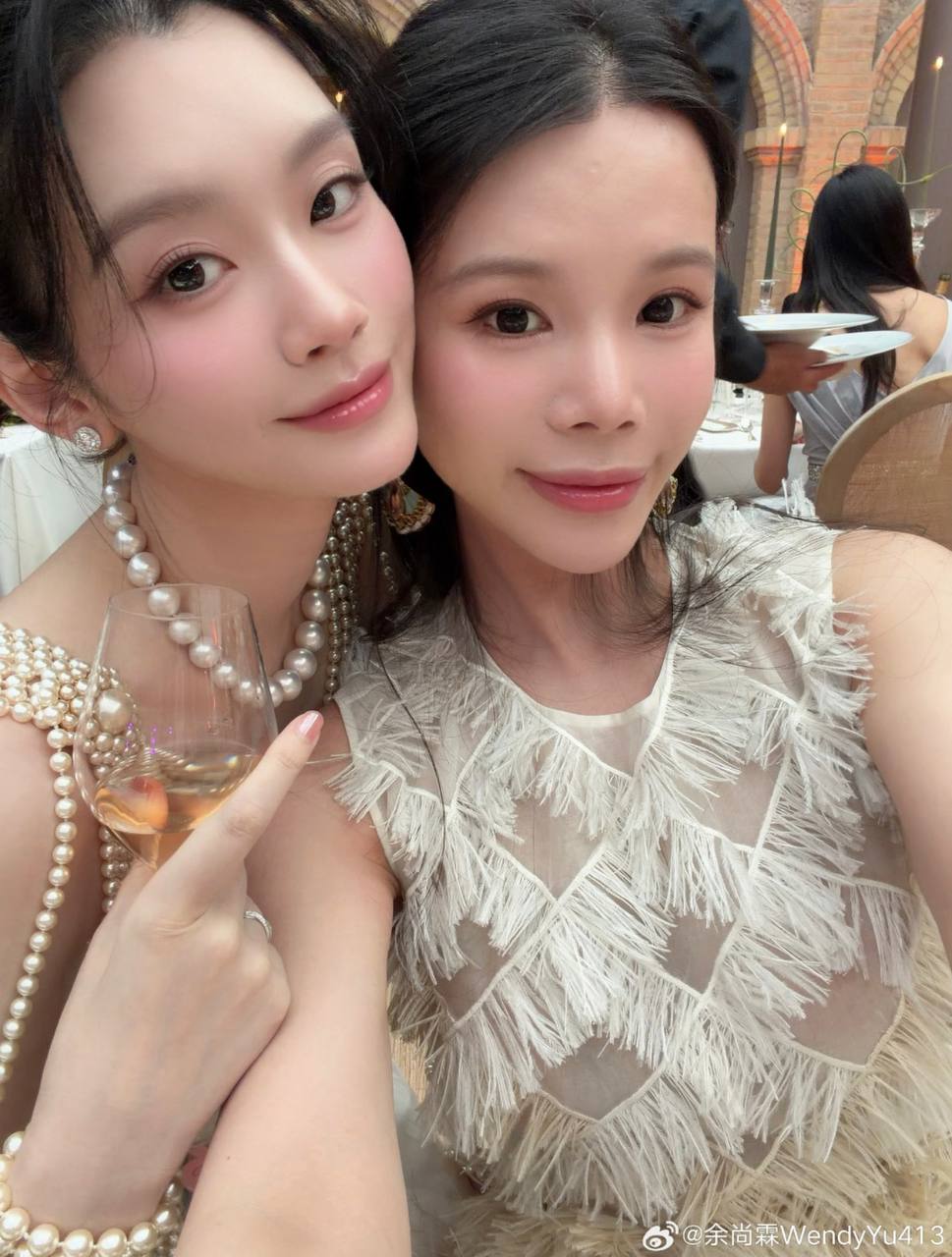 Đám cưới của nàng dâu gia tộc nghìn tỷ Hề Mộng Dao: 3 tạo hình đắt giá ngang cả một gia tài