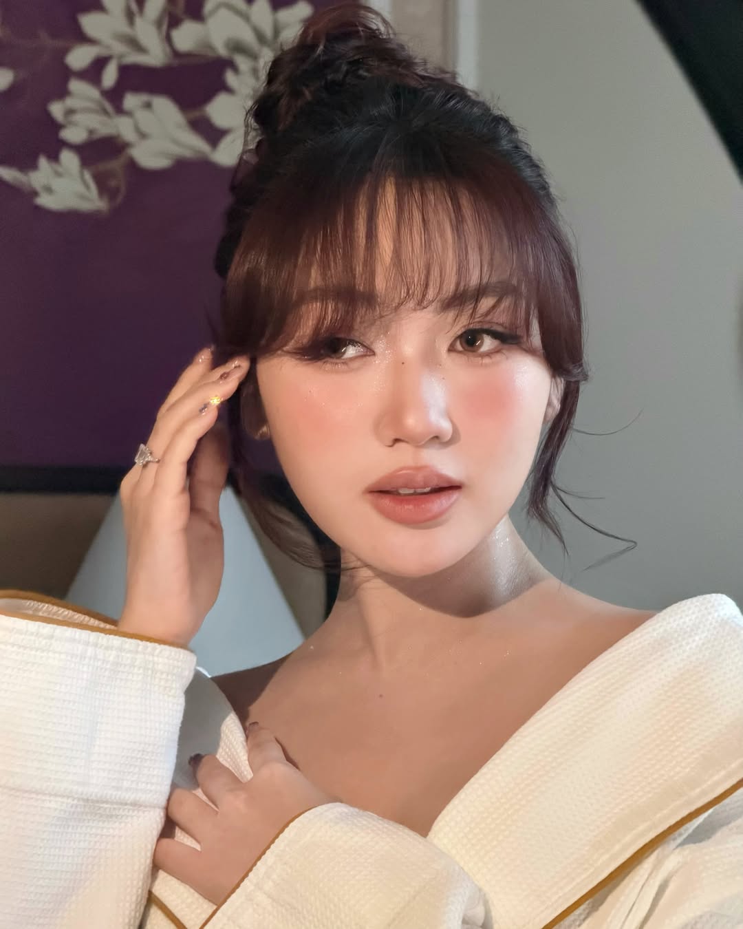 Tiểu thư tài phiệt đi làm: Khí chất con nhà giàu không thể giấu, nhìn quần áo biết ngay 