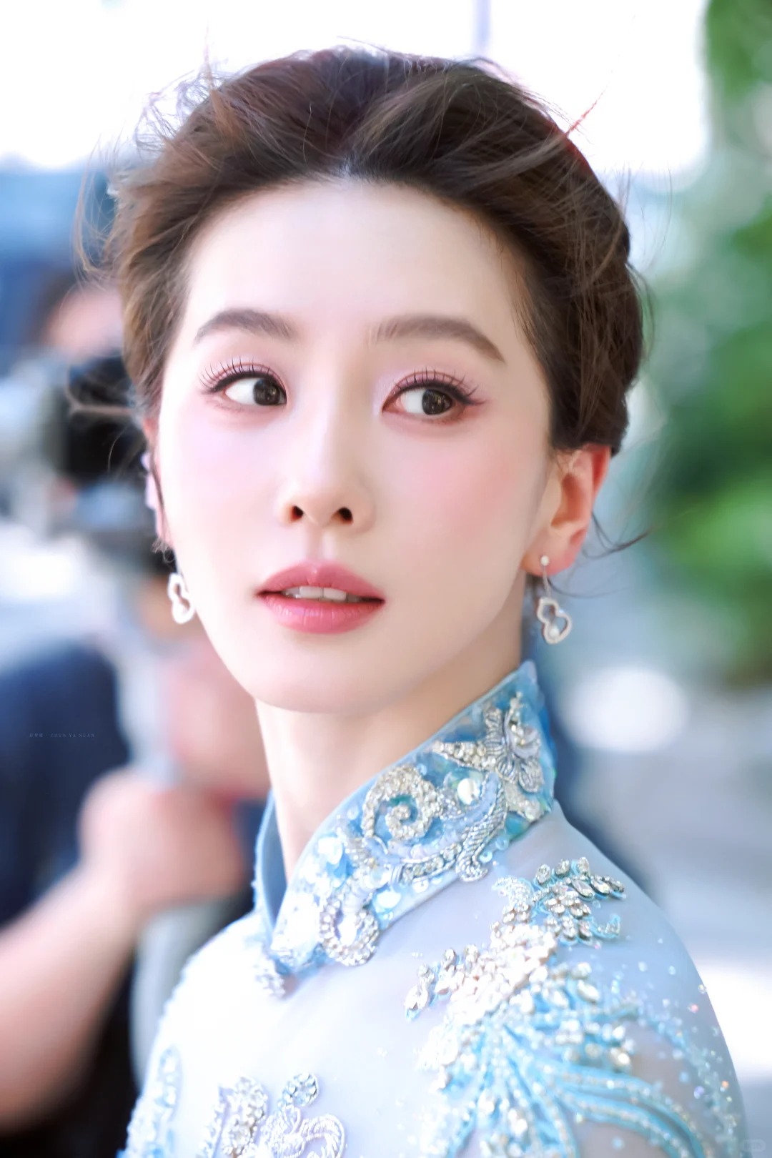Bức ảnh bóc trần việc photoshop quá đà để có visual tiên tử của Lưu Thi Thi