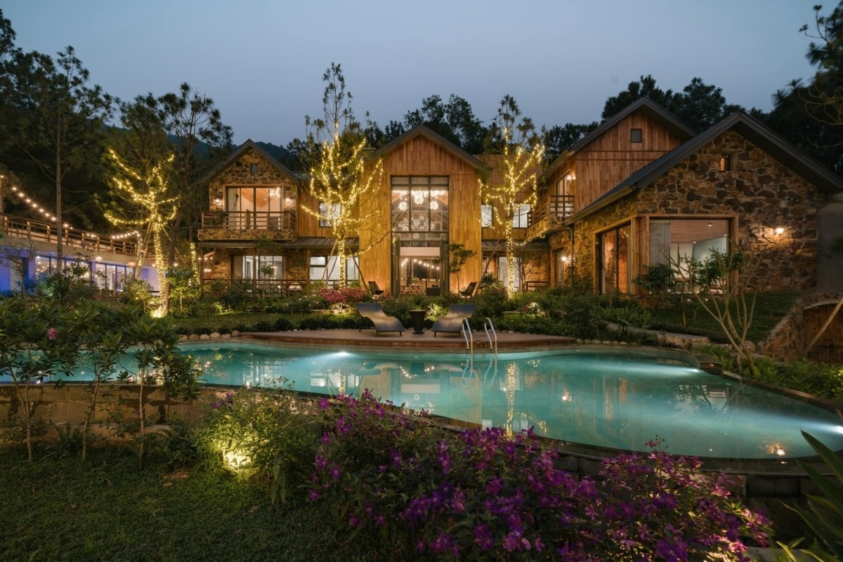 Sao nam hạng A cưới cô bạn thanh mai trúc mã: Mua đứt biệt thự rộng 4.000m², bước vào ngỡ đang ở resort cao cấp