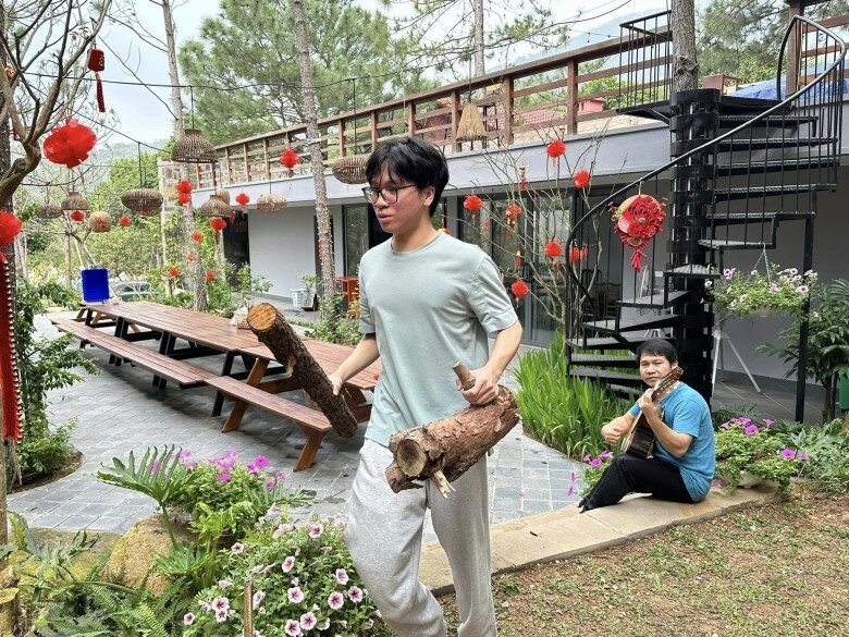 Sao nam hạng A cưới cô bạn thanh mai trúc mã: Mua đứt biệt thự rộng 4.000m², bước vào ngỡ đang ở resort cao cấp