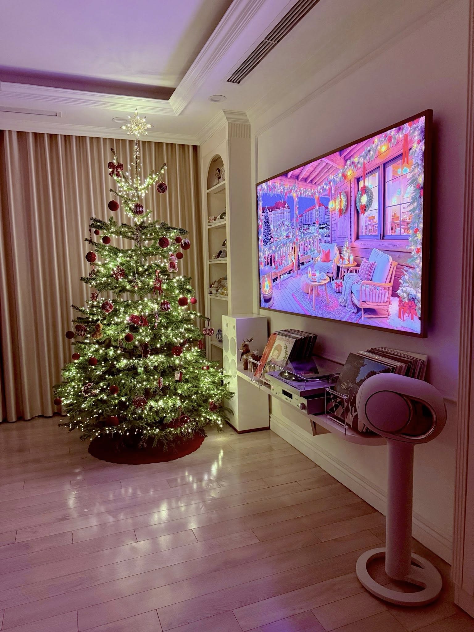 Dịp Noel, không gian được trang hoàng cây thông xinh xắn