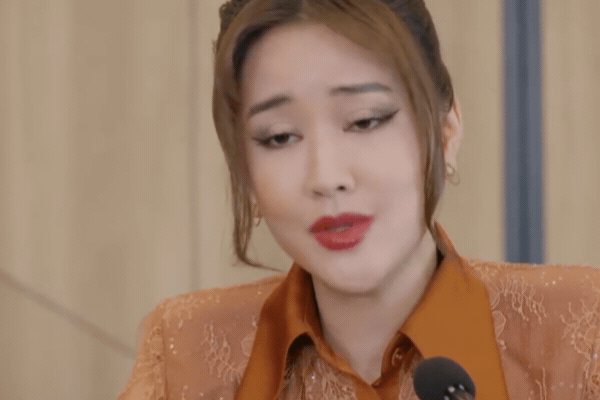 Quỳnh Mai đại diện công ty tuyên bố tước bỏ vương miện Hoa hậu Vì cộng đồng của Vi Minh