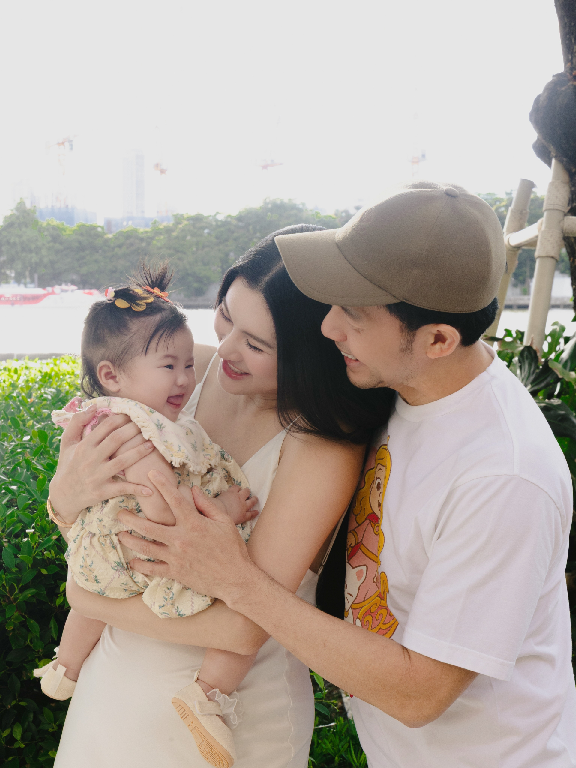 Cặp đôi thỉnh thoảng đưa bé đi các sự kiện chung cùng nhau.