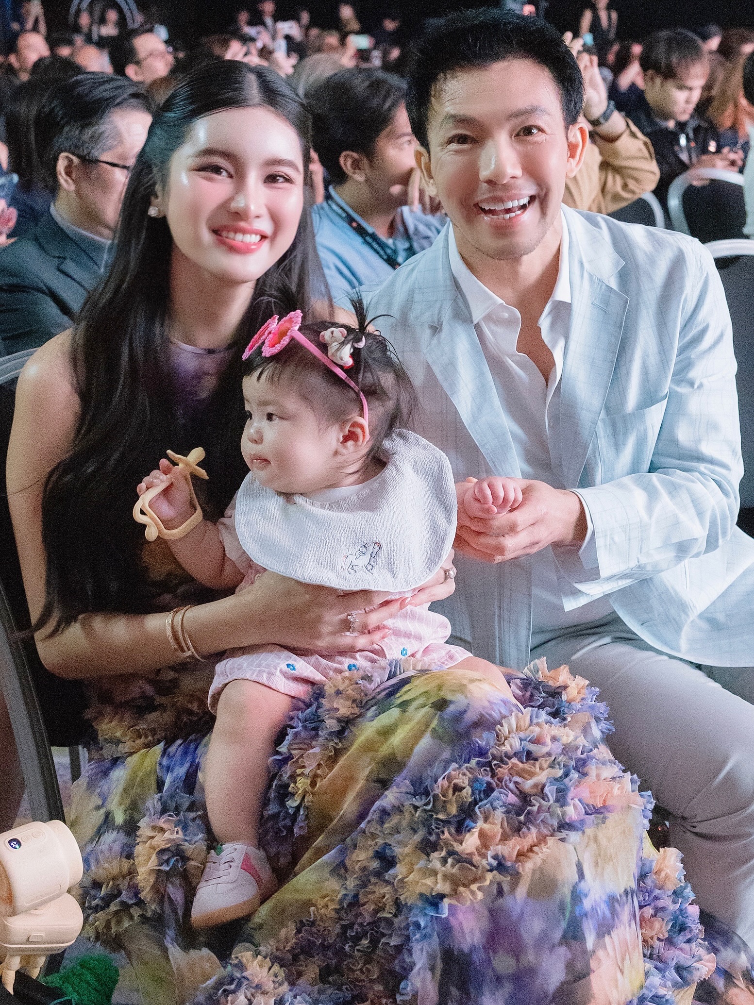 Lộ cảnh sống chung của bác sĩ thẩm mỹ nổi tiếng và người đẹp kém 23 tuổi, đón con đầu lòng năm 2025 