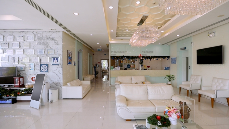 Lộ cảnh sống chung của bác sĩ thẩm mỹ nổi tiếng và người đẹp kém 23 tuổi, đón con đầu lòng năm 2025 