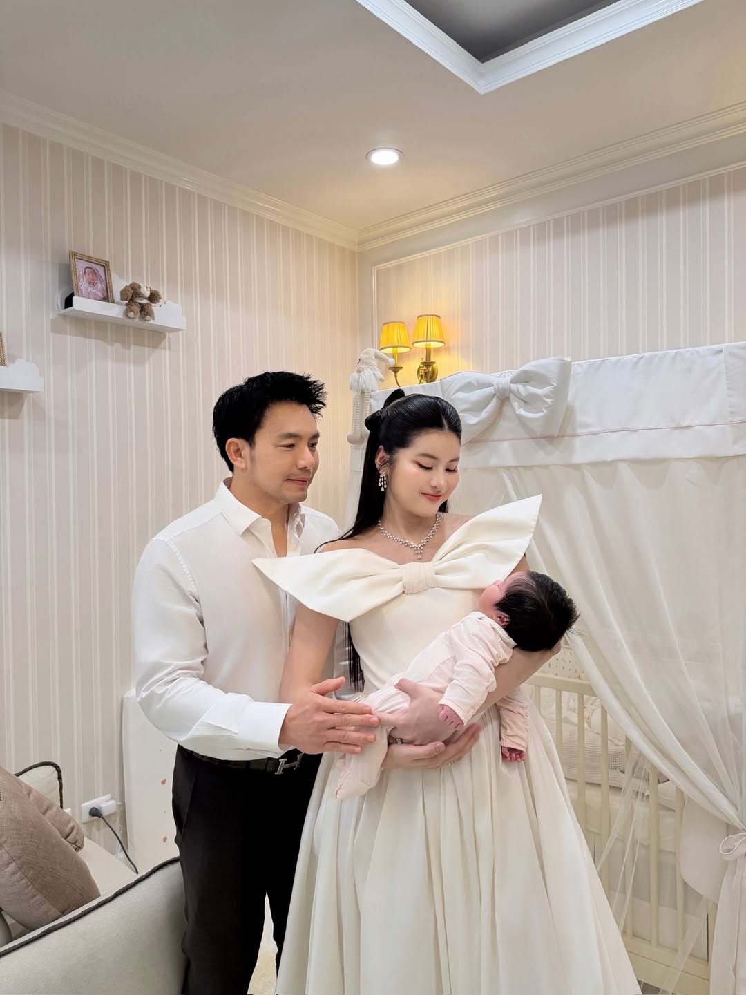 Lộ cảnh sống chung của bác sĩ thẩm mỹ nổi tiếng và người đẹp kém 23 tuổi, đón con đầu lòng năm 2025 