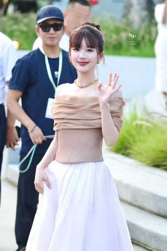 Triệu Lộ Tư thay đổi