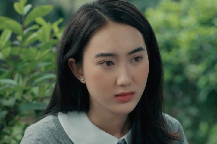 Qua vai Trang trong Dưới Ô Cửa Sáng Đèn, nữ diễn viên trẻ cũng nhanh chóng gây ấn tượng mạnh mẽ