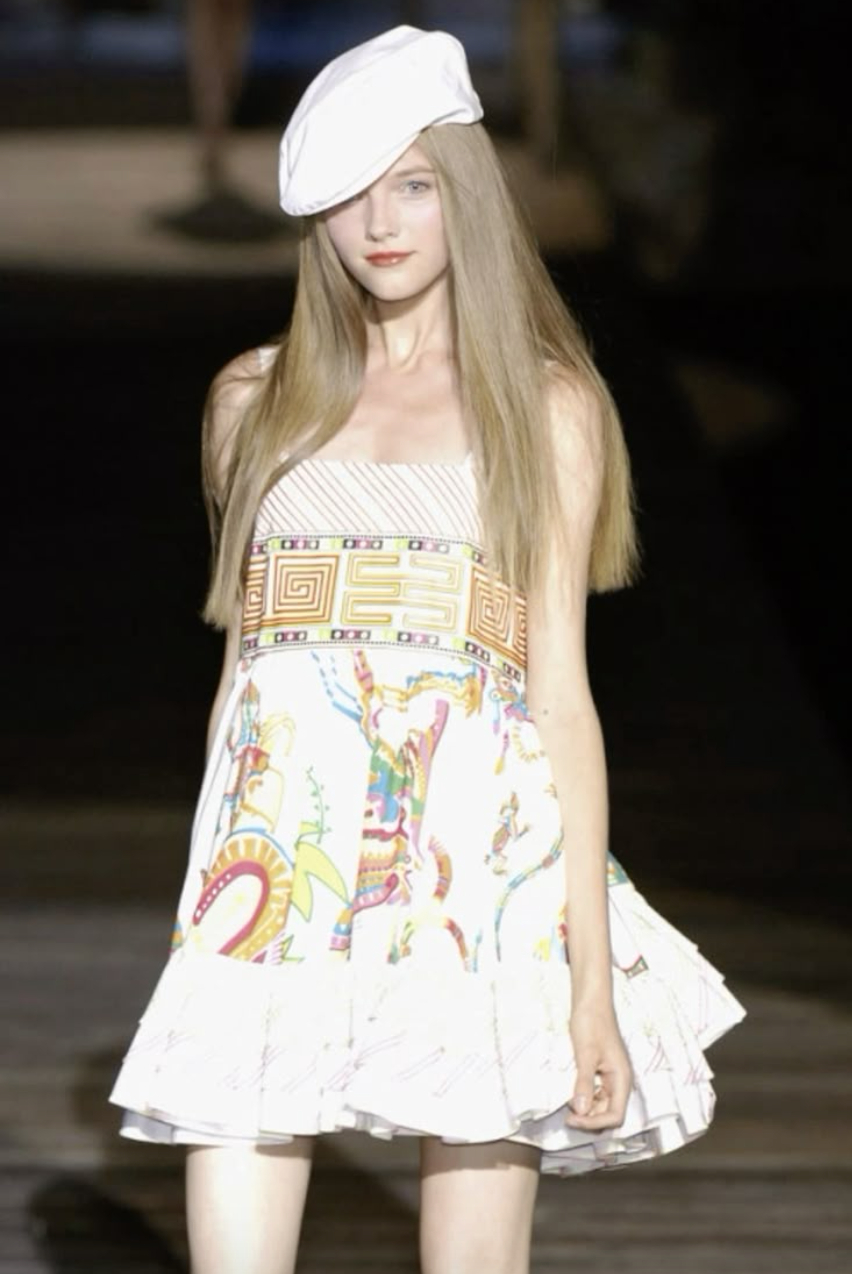  Năm 2006, nữ siêu mẫu đã trình diễn cho 91 show chỉ trong 1 mùa Fashion Week.