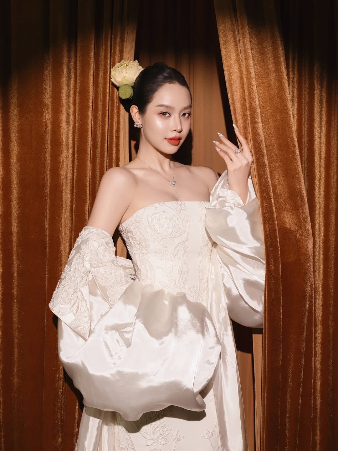 Nữ thần 10X bước vào thời kỳ đỉnh cao nhan sắc: Visual bùng nổ, style 