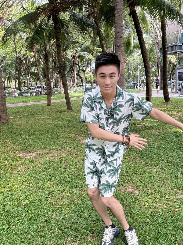 Xôn xao clip dâu hào môn Hề Mộng Dao và chồng thiếu gia đi tuần trăng mật sau hôn lễ 1000 tỷ: Sao mà lạ dữ vậy?