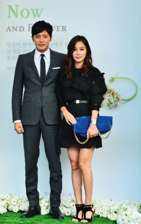 Jun Hyeok (hình trên) thừa hưởng gen cao lớn từ bố mẹ. Được biết, Jang Dong Gun cao 1m82 trong khi Go So Young cũng sở hữu chiều cao gần 1m70. Ảnh: Naver