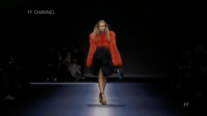 Natasha chính là một biểu tượng runway mà ngay cả thế hệ Gen Z, những người không trực tiếp chứng kiến thời kỳ hoàng kim của cô, vẫn tiếp tục học hỏi và ngưỡng mộ.