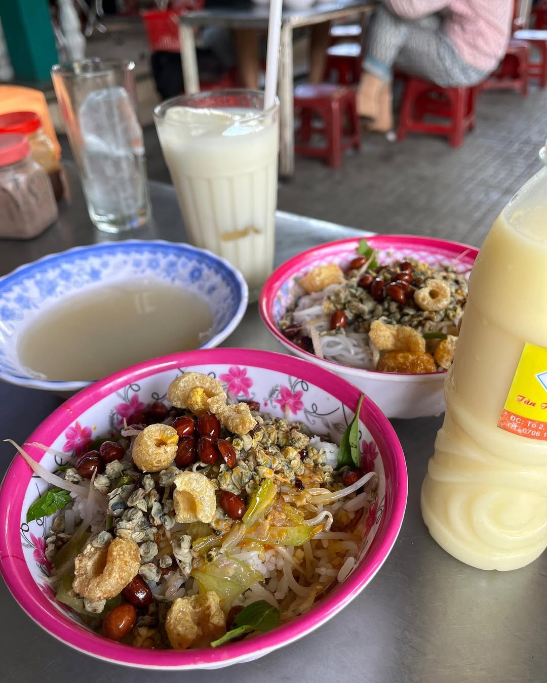 Cơm Hến và các loại bánh bèo, nậm, ram ít của Huế