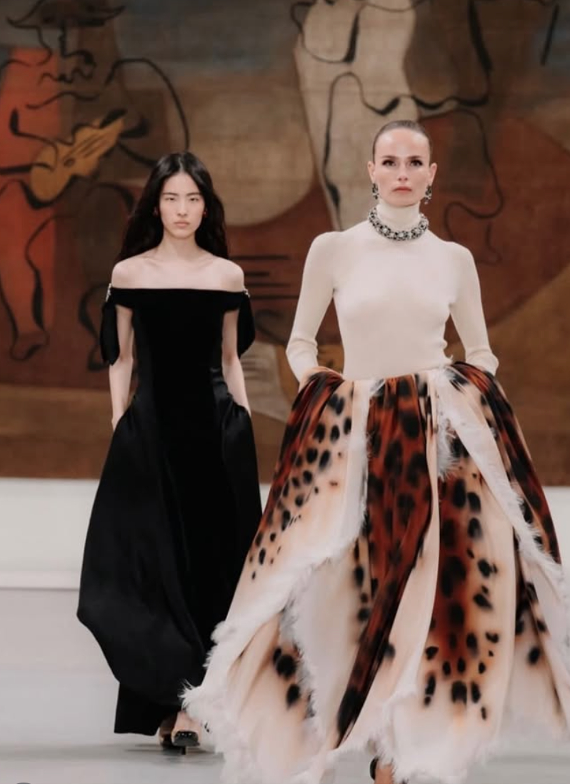  Nữ siêu mẫu cũng xuất hiện trên sàn diễn trong show Chanel tại Seoul diễn ra cách đây ít lâu.