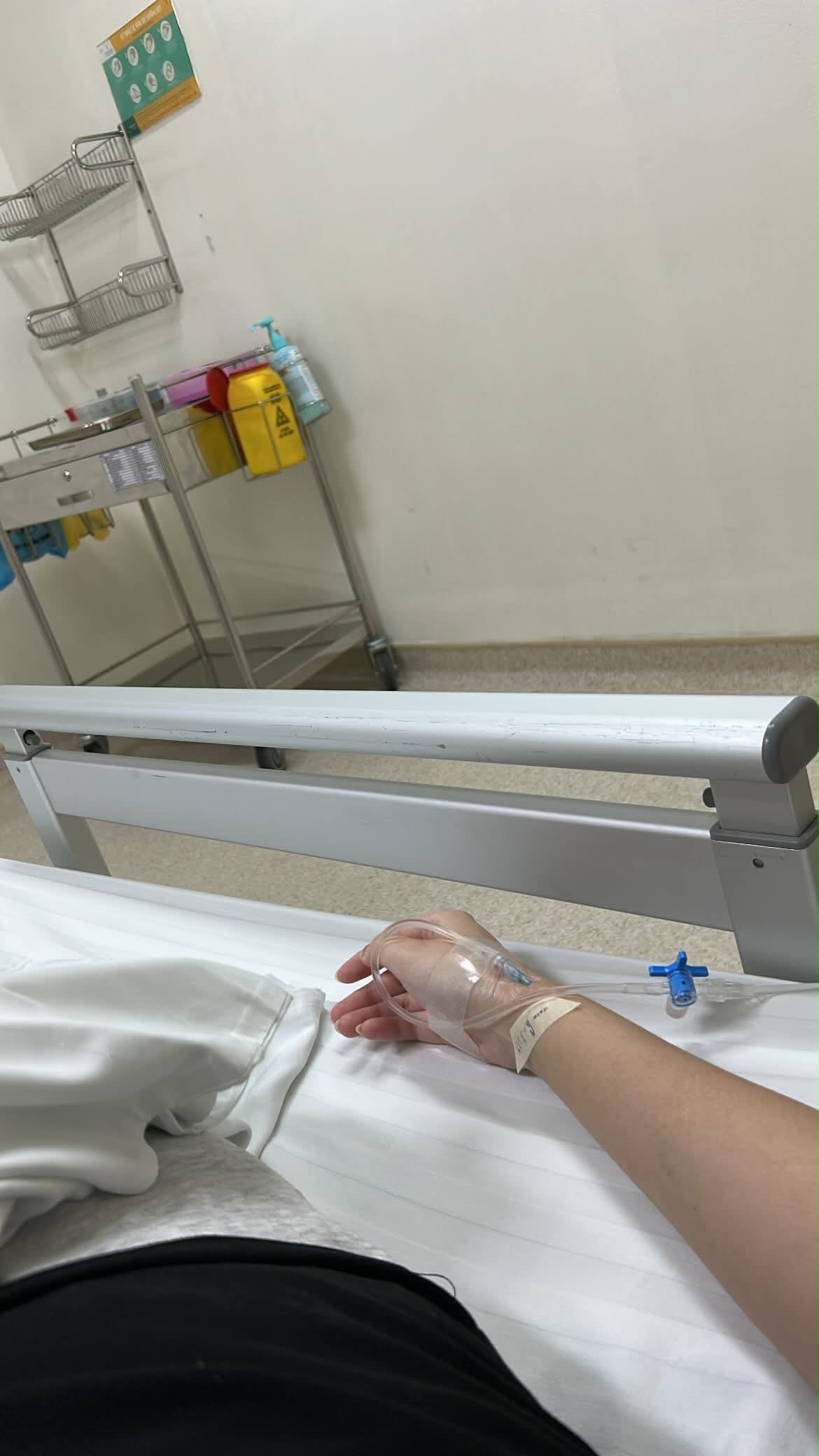 Thậm chí có cả ảnh đi viện nhưng ở phân khúc cao cấp.
