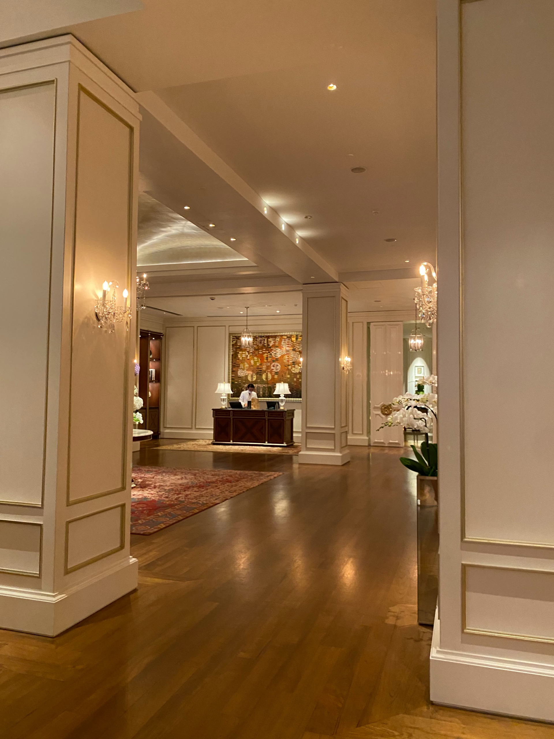 Người này bán ảnh đi Park Hyatt Saigon.